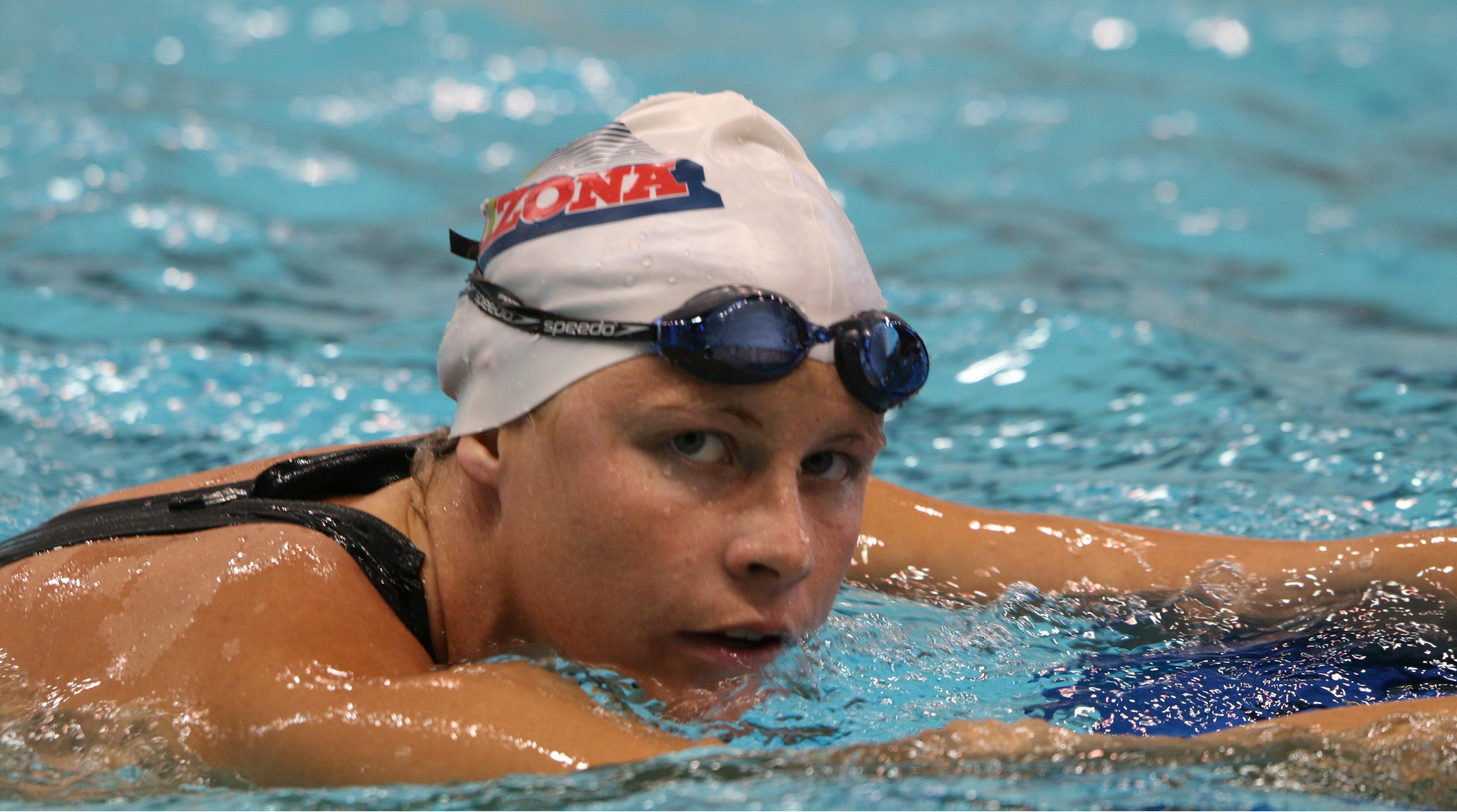 Justine Schluntz swimming
